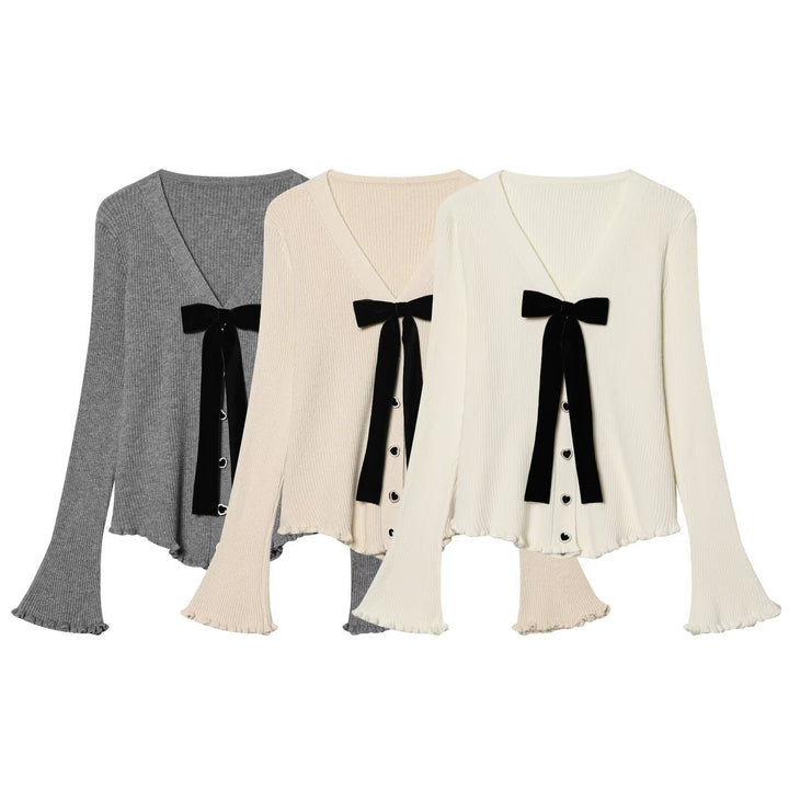 Women's ribbed cardigan with V-neck, bell sleeves, heart button placket and velvet bow Mune Fashion
