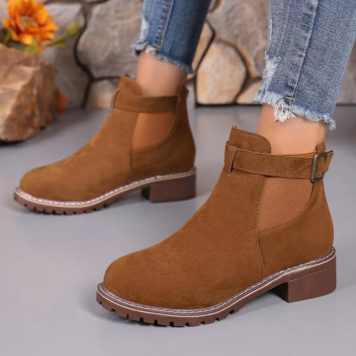 Women's ankle-high Chelsea boots with elastic insert, decorative buckle, and grooved rubber sole Mune Fashion
