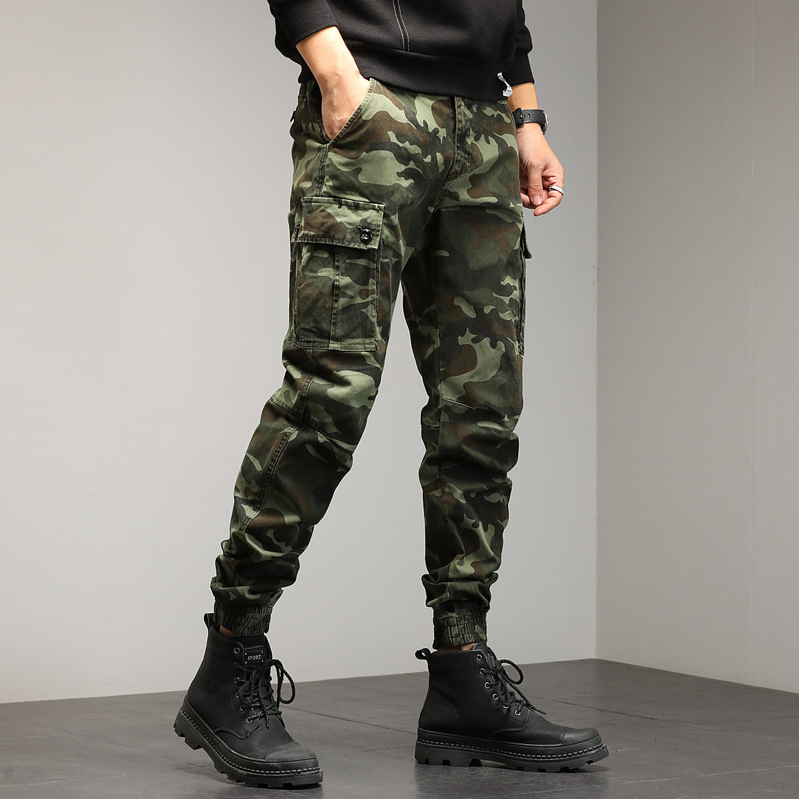 Herren Konisch geschnittene Utility-Cargohose im Camouflage-Joggerstil mit elastischem Bund und gerippten Bündchen Mune Fashion
