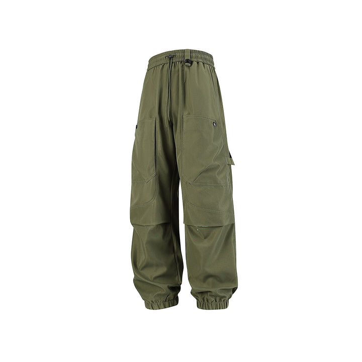 Men's utility cargo jogger pants with elastic waistband and oversized flap pockets