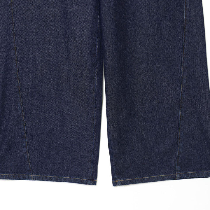 Women high-waisted jeans with wide leg, fabric belt and large front pockets Mune Fashion
