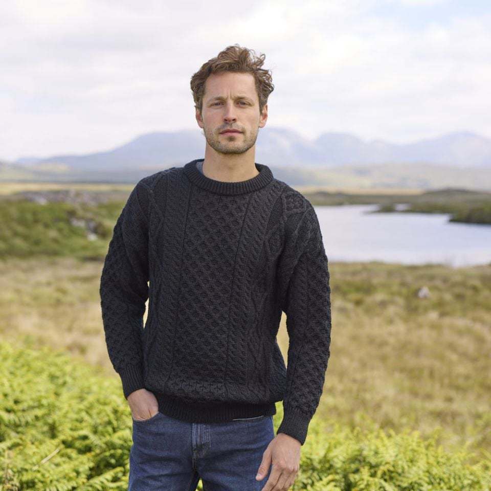 Men's fashionable knitted sweater with cable pattern