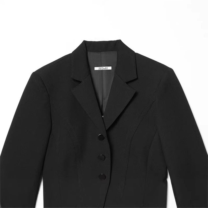 Women’s short blazer in sculpted look with dart seams and figure-flattering silhouette Mune Fashion