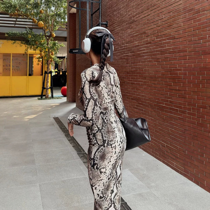 Women's figure-hugging maxi dress made of stretch jersey with snake print and round neckline Mune Fashion