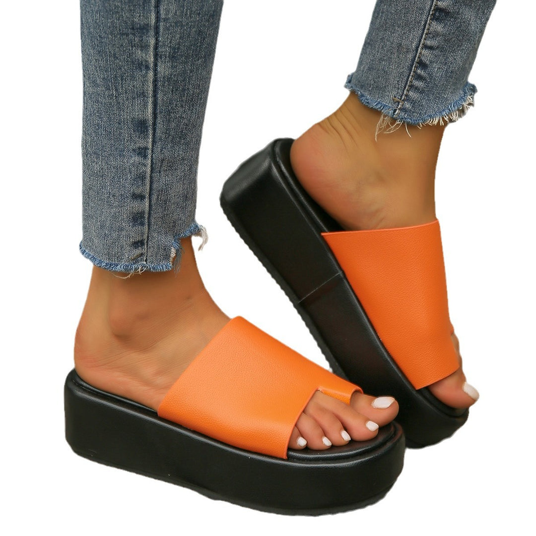 Ladies' platform slide with central toe cut-out, padded comfort insole and non-slip profile sole Mune Fashion