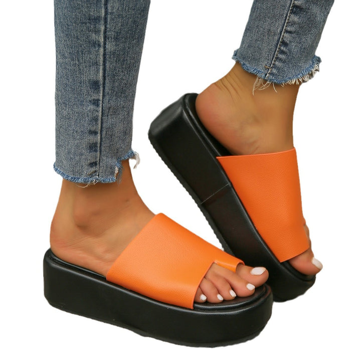 Ladies' platform slide with central toe cut-out, padded comfort insole and non-slip profile sole Mune Fashion