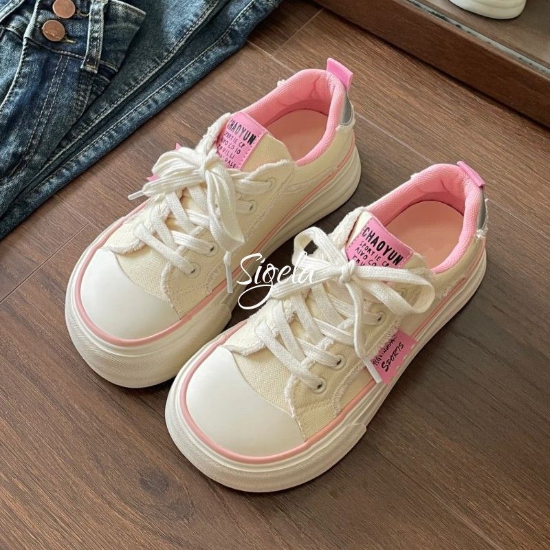 Women's sporty sneakers with trendy design and comfortable sole Mune Fashion