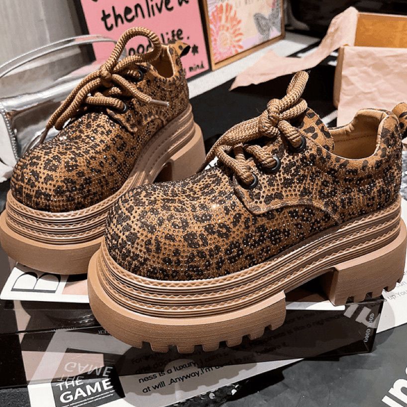 Women's sneaker with sparkling leopard design and durable sole Mune Fashion