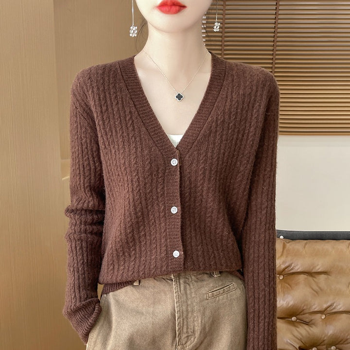Women's Short-Cut Fine Knit Cardigan with V-Neck, Fine Ribbed Structure and Mother-of-Pearl Buttons Mune Fashion