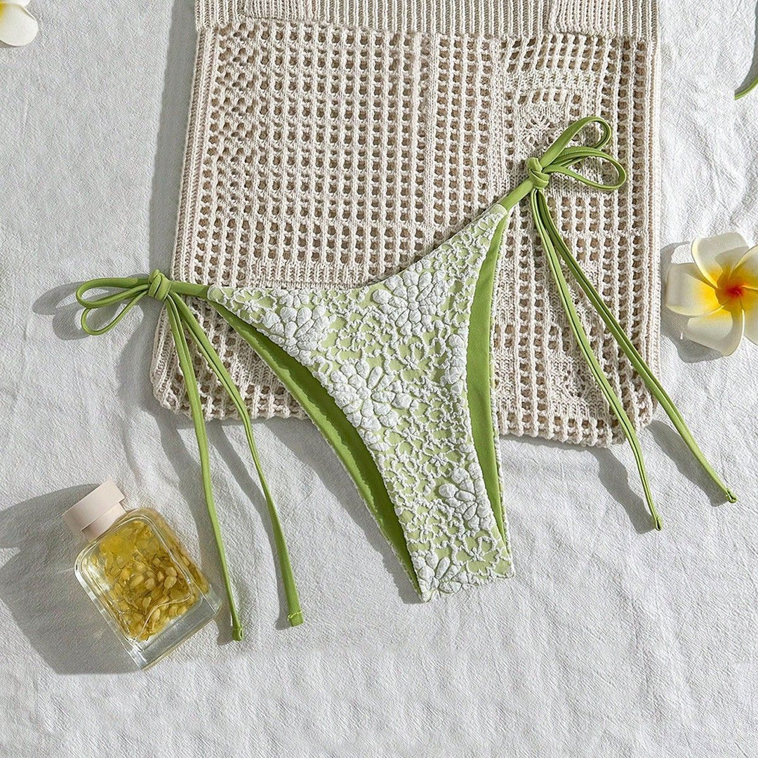 Women's bikini bottom with floral lace applications Mune Fashion