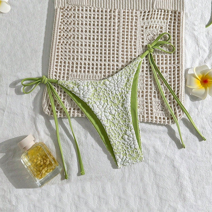 Women's bikini bottom with floral lace applications Mune Fashion