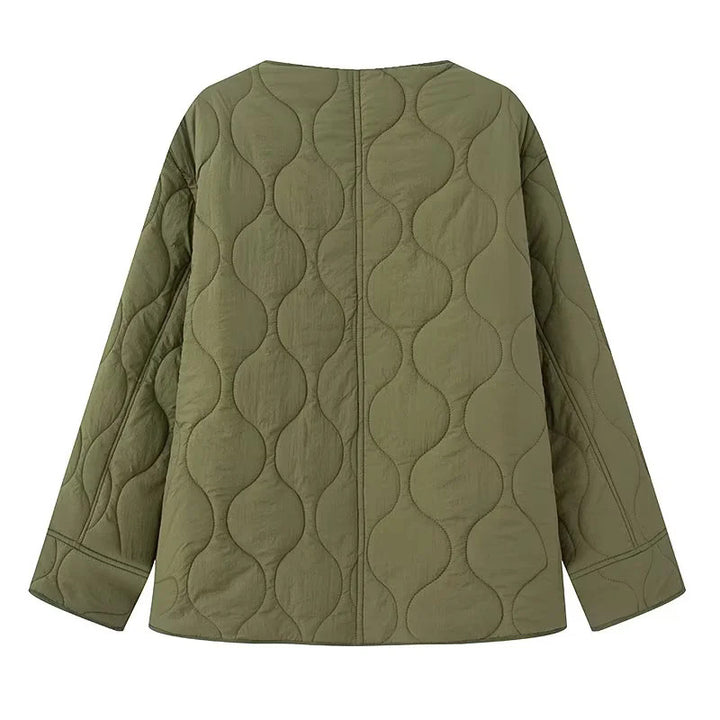 Women's quilted transitional jacket with round neck, snap button closure and wave-shaped quilting Mune Fashion