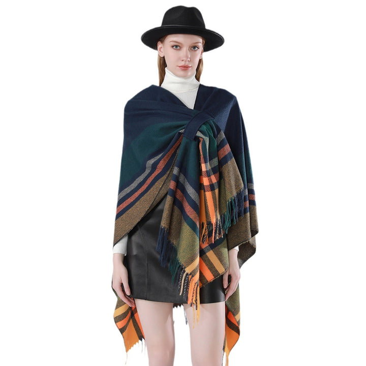 Ladies Revers-Cape made of a wool blend with a tie belt and plaid pattern Mune Fashion