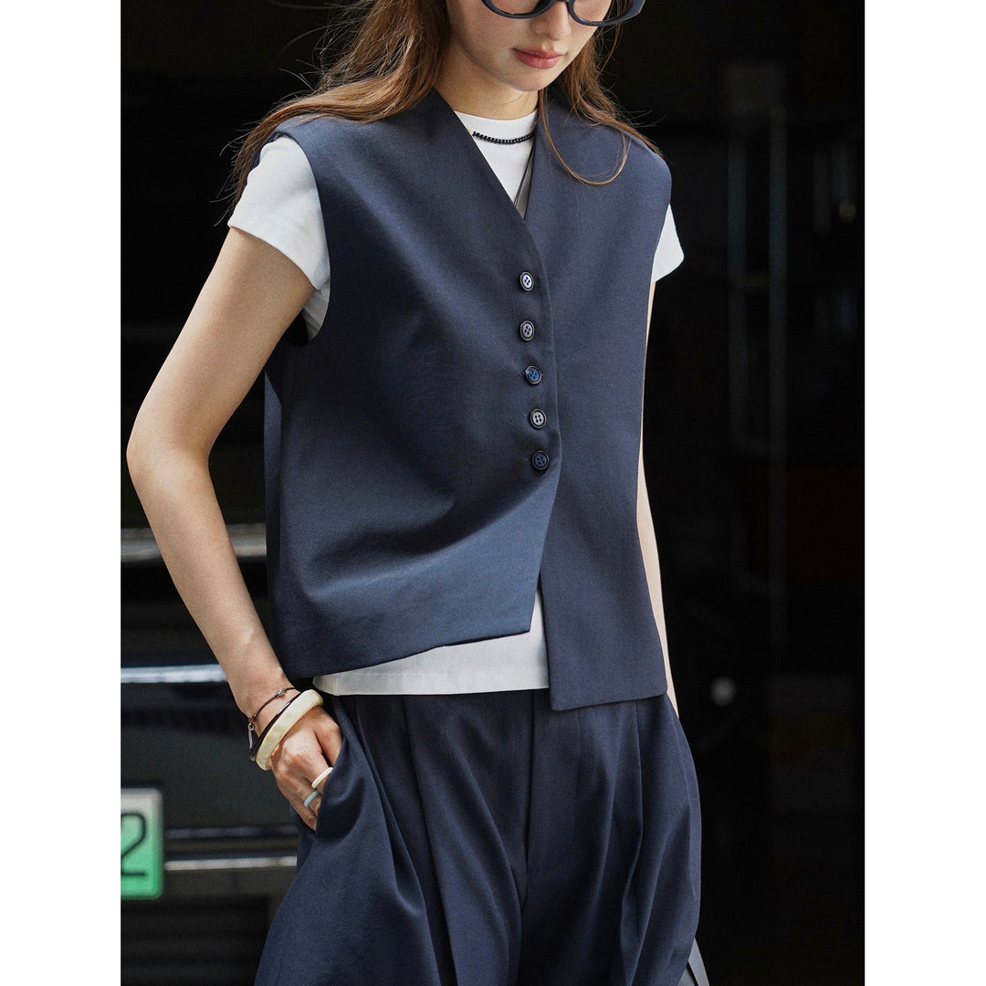 Women's Sleeveless Tailoring Vest with Deep V-Neck and Continuous Button Placket Mune Fashion