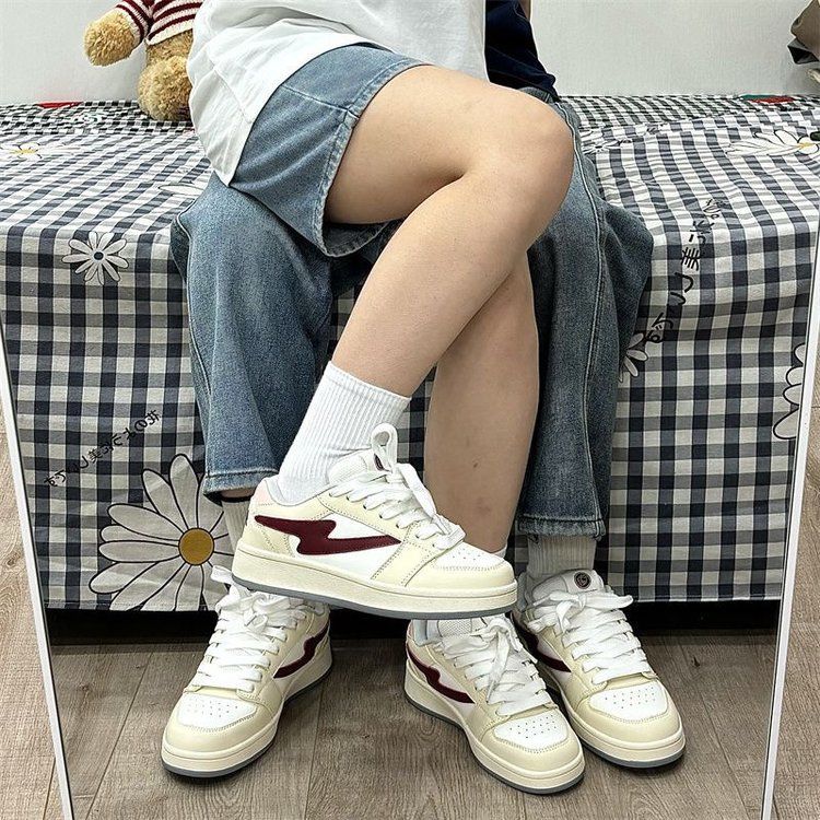 Ladies' sneaker in a sporty design with high-quality cushioning Mune Fashion