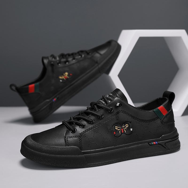 Men's Elegant Low-Top Sneaker made of synthetic leather with embroidered bee application Mune Fashion