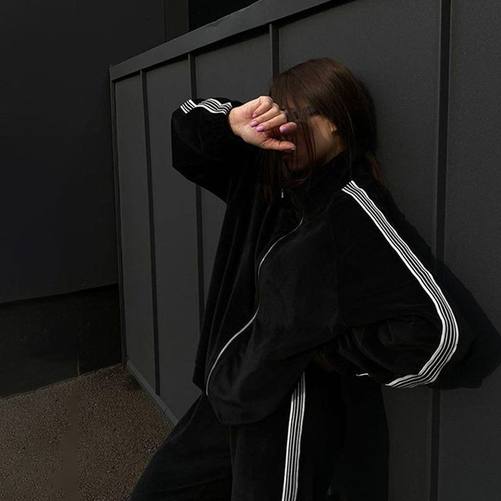 Women's Oversized Velour Training Jacket with Distinctive Contrast Stripes and Ribbed Stand-Up Collar Mune Fashion