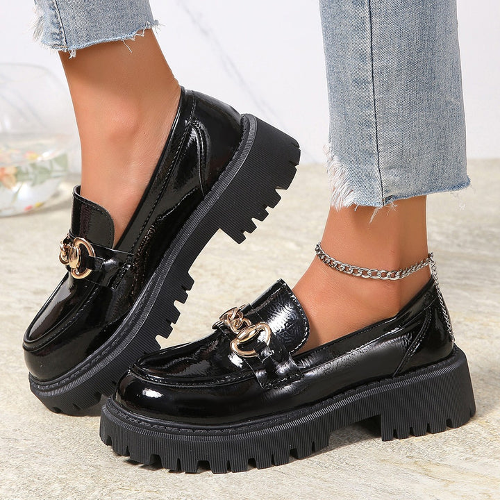Women's robust loafer with profiled tractor sole and decorative metal chain application Mune Fashion