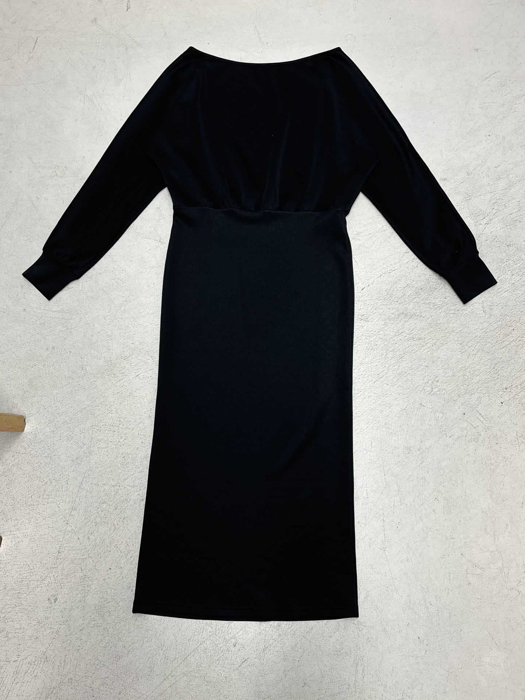 Women nan figure-hugging midi dress with batwing sleeves and tailored yoke Mune Fashion
