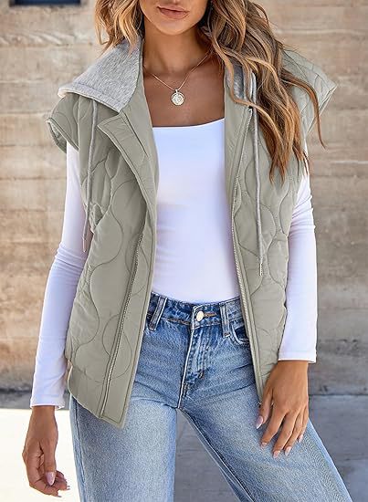 Women's quilted vest with hood, tailored fit and zipper Mune Fashion