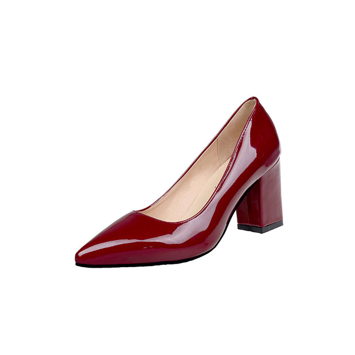Ladies' patent pumps with pointed toe, mid-height block heel, and padded insole Mune Fashion