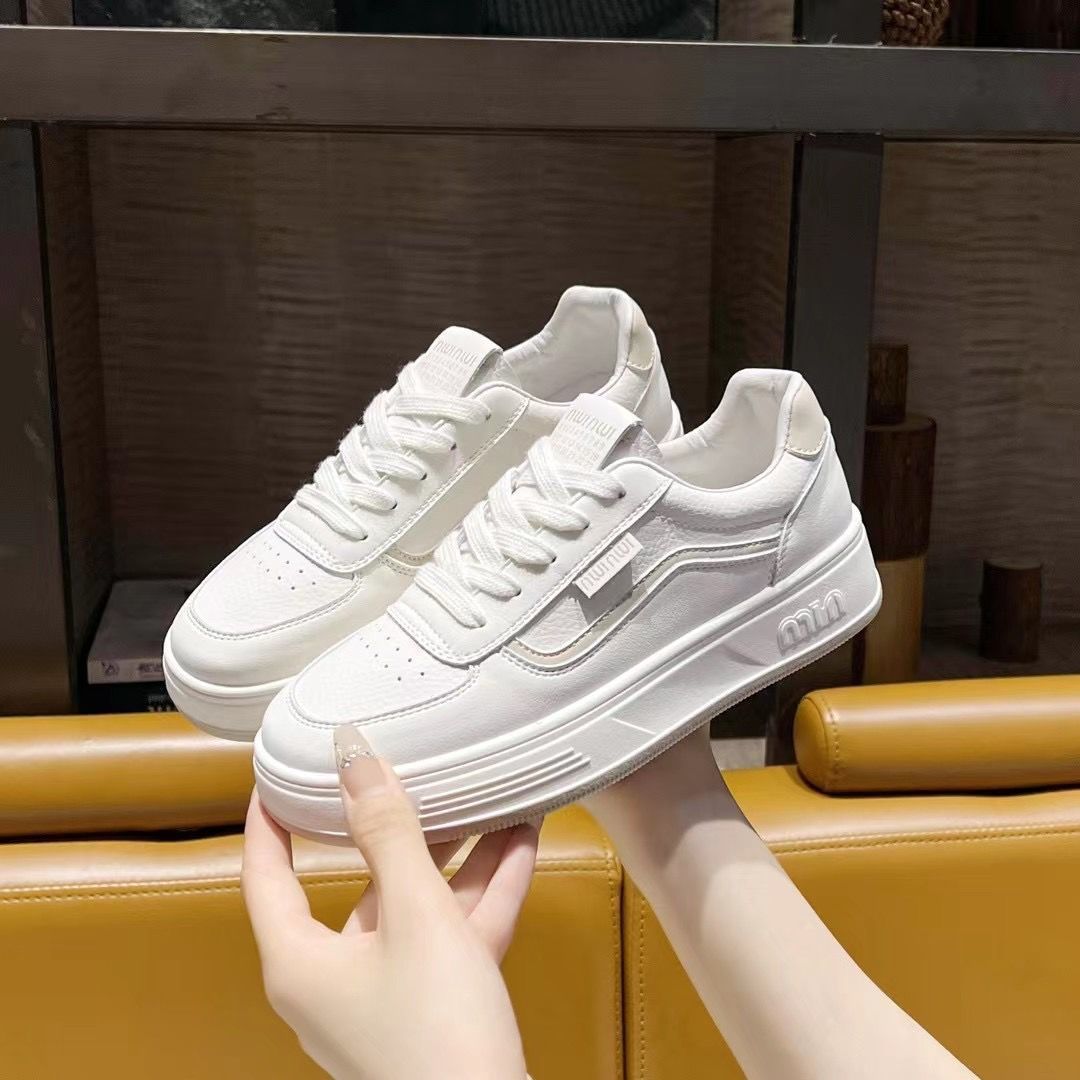 Women's sneakers in trendy high-top design with durable upper material and comfortable cushioning Mune Fashion
