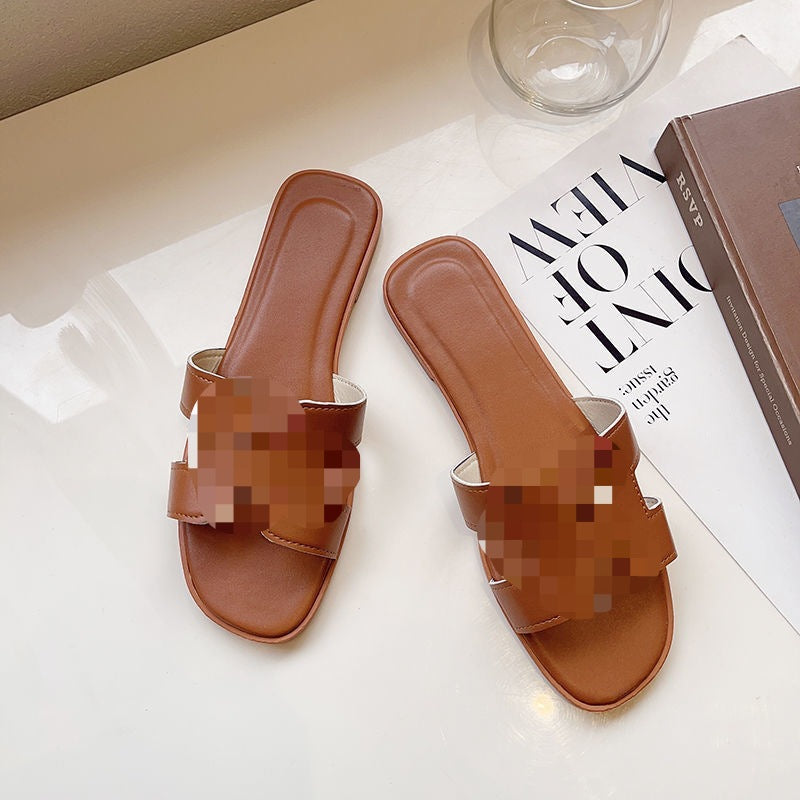 Women Flat Leather Look Slippers with Padded Footbed and Cut-Out Decorative Strap Mune Fashion