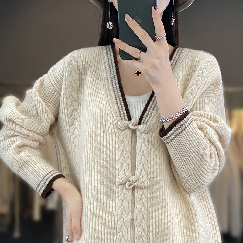 Women's knitted cardigan with cable pattern and decorative knot closures Mune Fashion