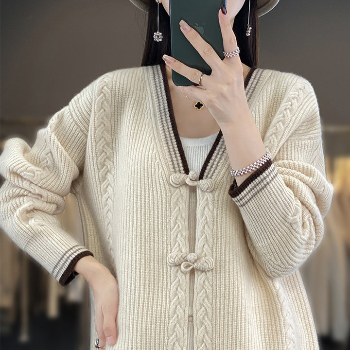Women's knitted cardigan with cable pattern and decorative knot closures Mune Fashion