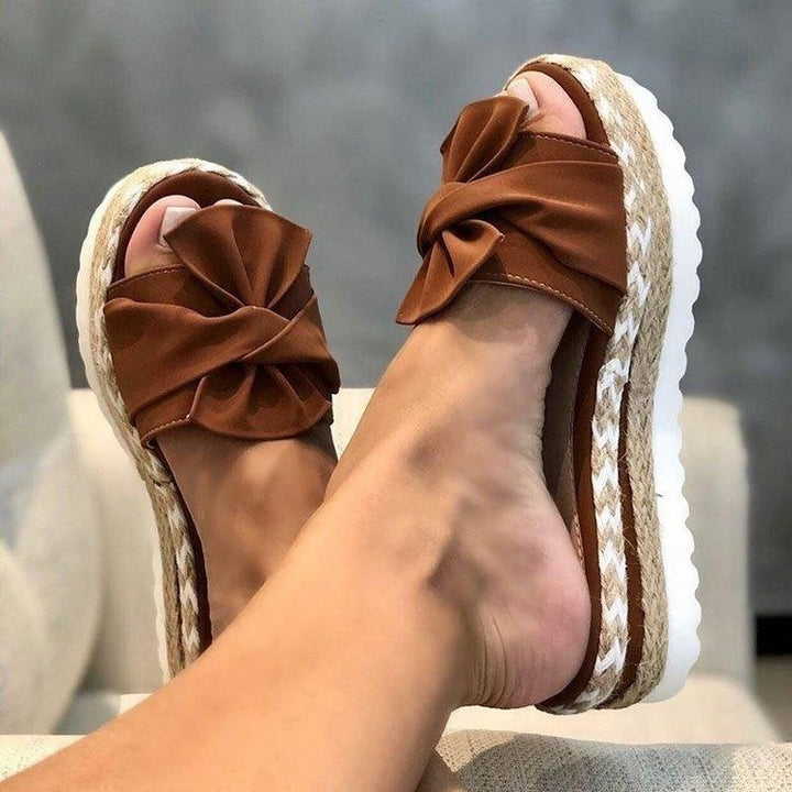 Damen Schlupf-Plateaupantoletten mit dekorativem Knotendetail und profilierter Gummisohle Mune Fashion