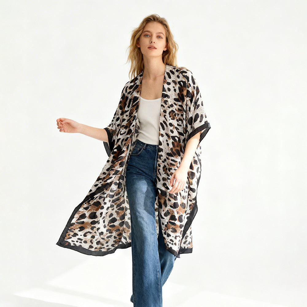 Women's Lightweight Viscose Kimono Wrap in Oversized Cut with Leopard Jacquard Fabric