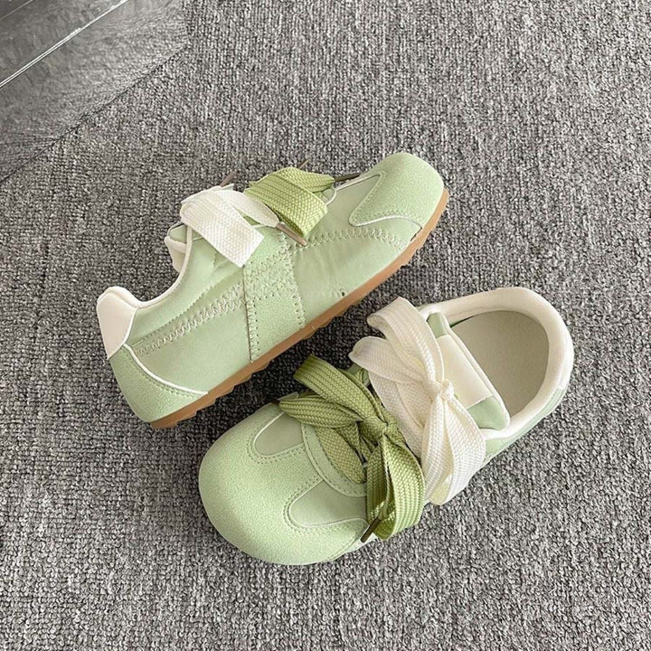 Women's fashionable sneakers with particularly soft upper material and adjustable Velcro closure Mune Fashion