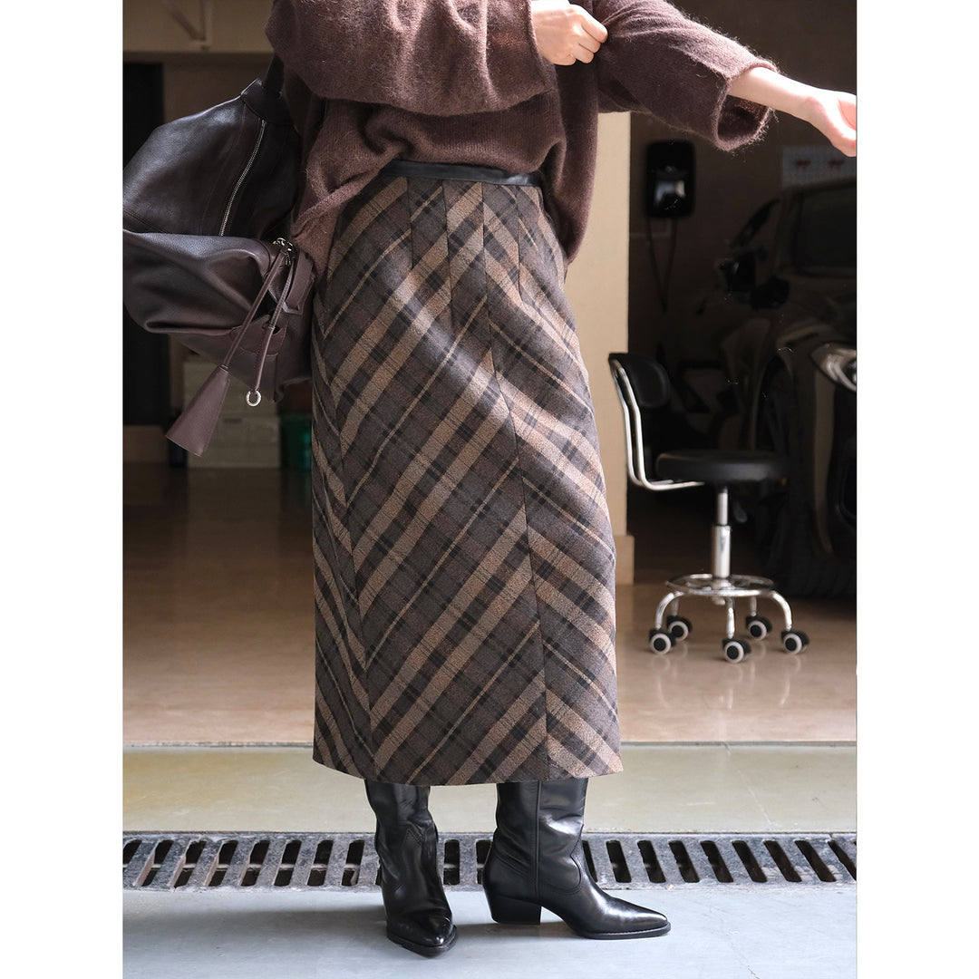 Women High-waisted Midi Skirt made of Wool Blend with Diagonal Check Structure and Front Slit Mune Fashion