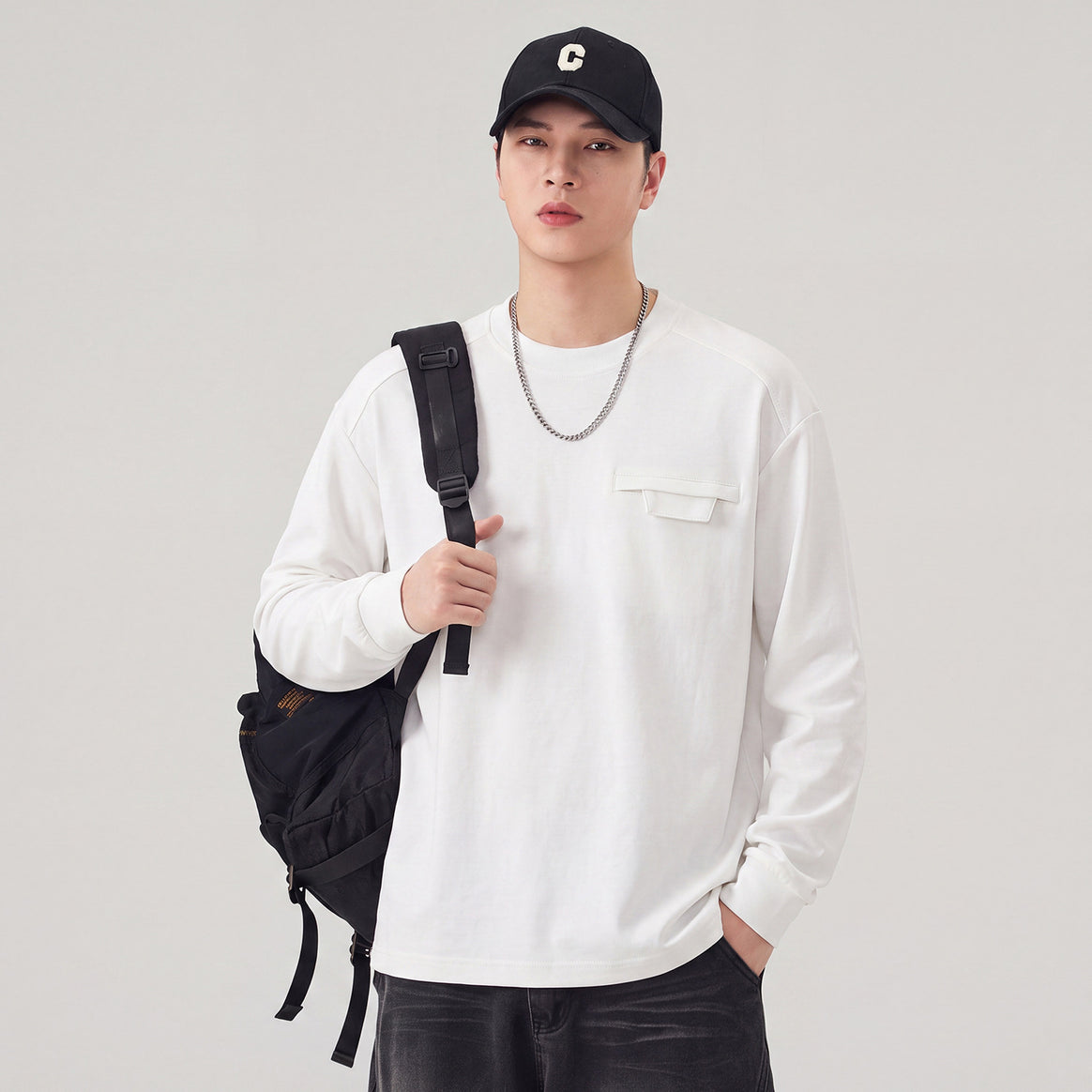 Men's Oversize Sweatshirt with Chest Pocket and Raglan Sleeves Mune Fashion