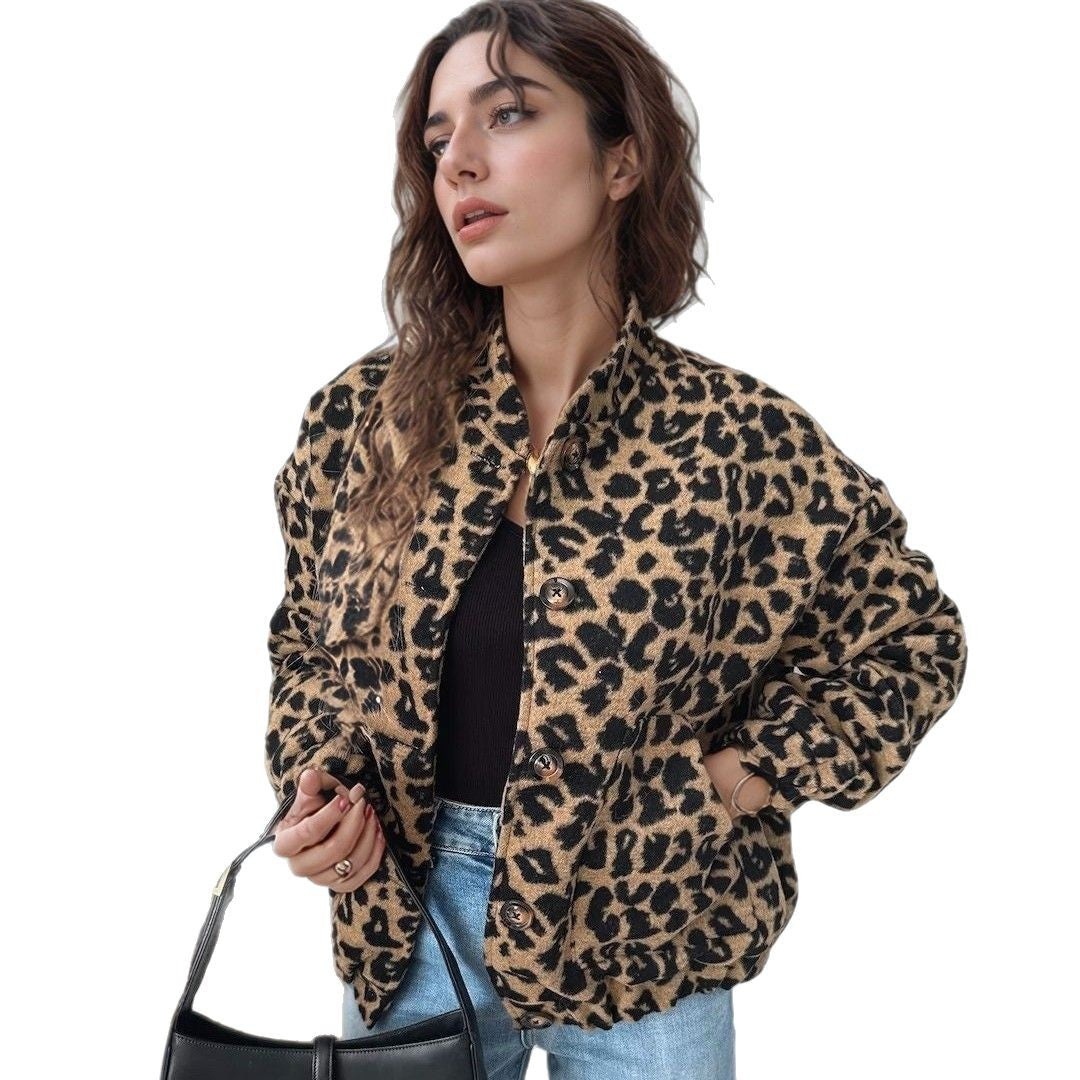 Women's short jacket in leopard print with stand-up collar, button placket, and elastic hem Mune Fashion