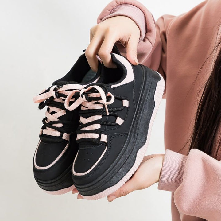 Women's platform sneaker in retro chunky look with two-tone EVA sole layering and padded comfort collar Mune Fashion