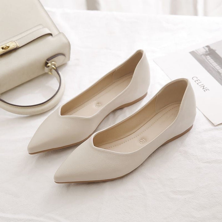 Ladies Elegant Ballet Flats made of high-quality leather with stylish V-neck Mune Fashion