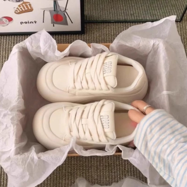 Women's sneaker with innovative cushioning sole and stylish details Mune Fashion