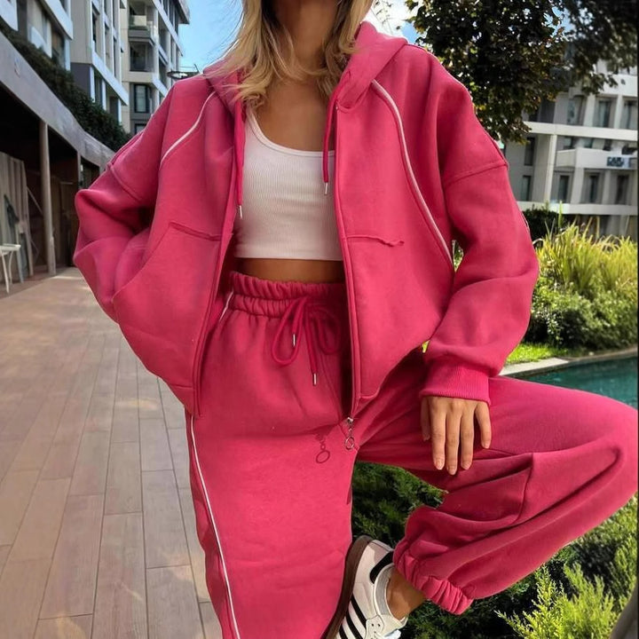 Women's short zip hoodie and high-waist jogging pants set with elastic comfort waistband and side piping Mune Fashion