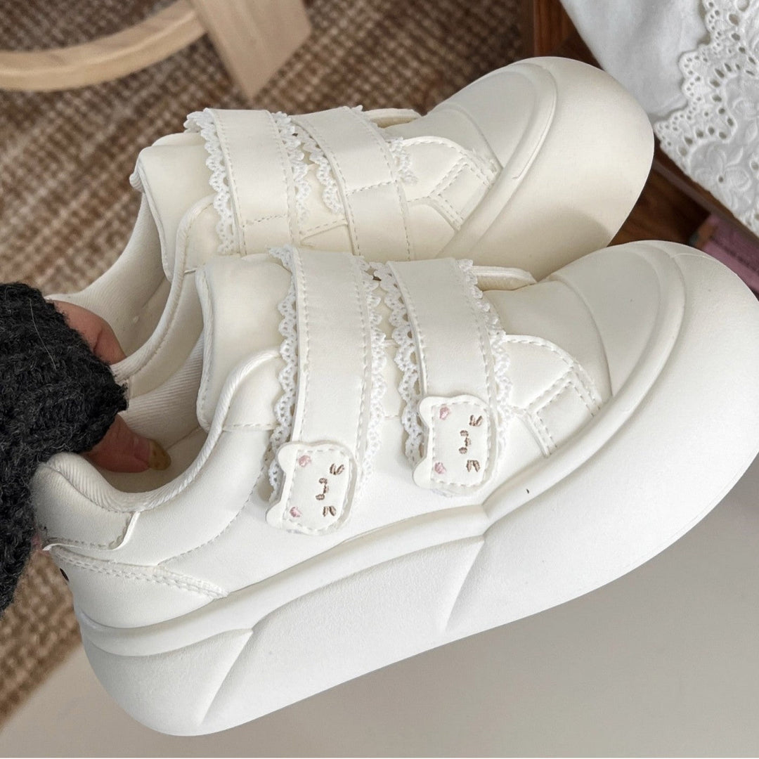 Women's sneaker with adjustable Velcro straps and comfortable sole Mune Fashion