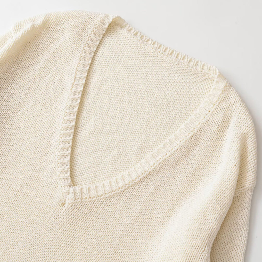 Women's chunky knit sweater with deep V-neck and oversized cut Mune Fashion