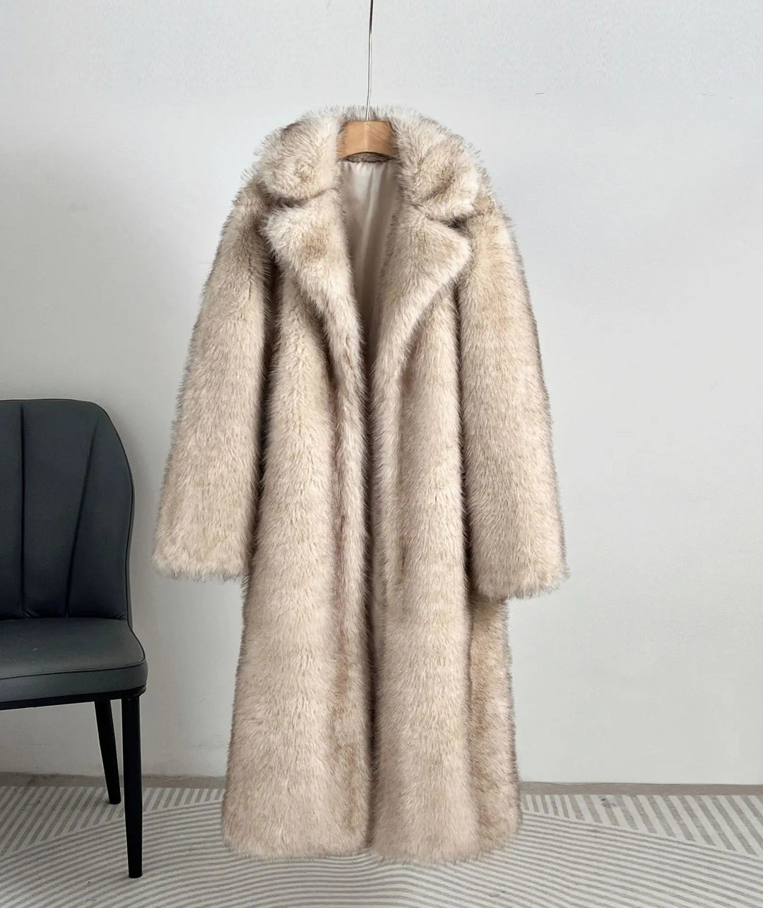 Ladies Elegant Fur Coat with Large Pockets Mune