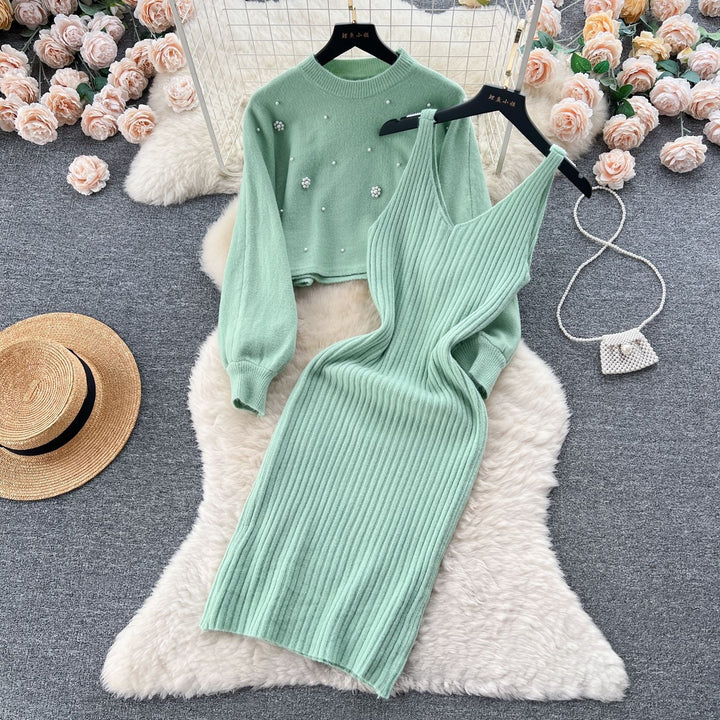 Ladies knitted dress with elegant V-neck Mune Fashion
