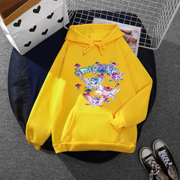 Women's hoodie with playful cat-butterfly print and kangaroo pocket Mune Fashion