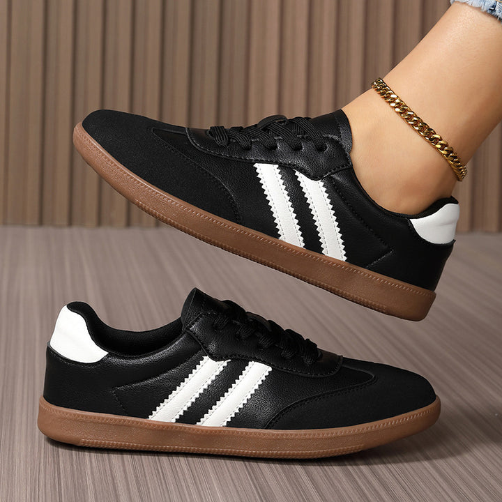 Women's retro running shoe with suede details, contrast stripes, and non-slip rubber outsole Mune Fashion