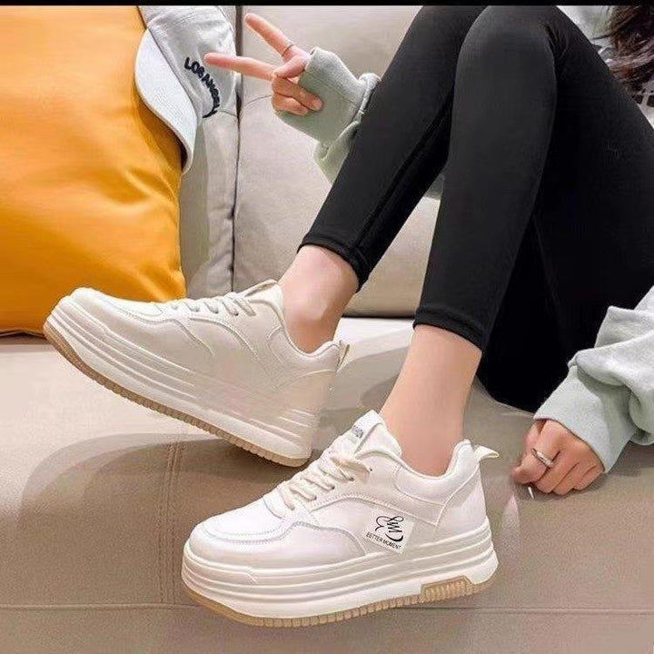 Women's sporty running sneakers with fashionable design and cushioning sole Mune Fashion
