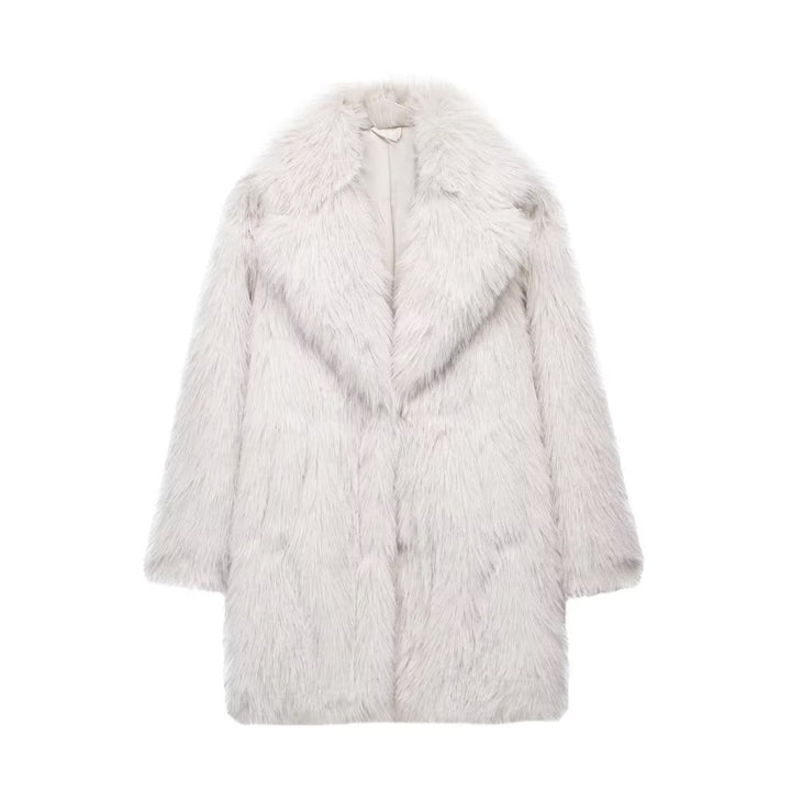 Ladies short jacket made of voluminous high-pile faux fur with oversized silhouette Mune Fashion