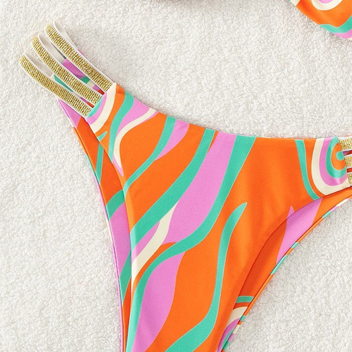 Ladies Push-Up Bikini with adjustable straps and elegant gold accents Mune Fashion