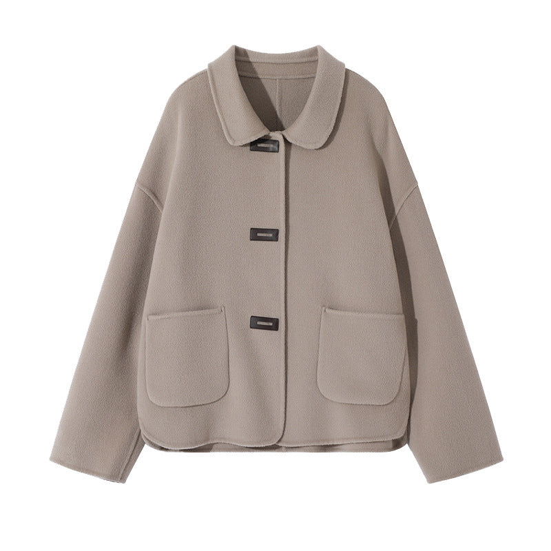 Ladies short coat made of wool blend with shirt collar, boxy silhouette and side pockets Mune Fashion
