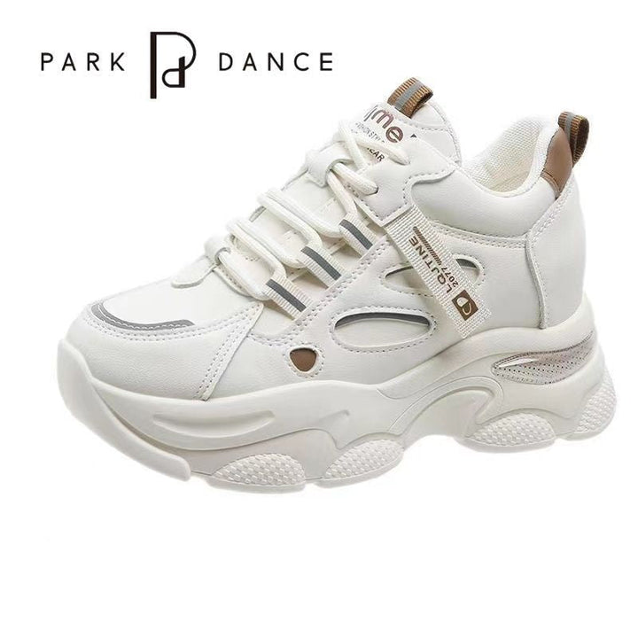 Women's sporty sneakers with airy mesh surface and sturdy sole Mune Fashion